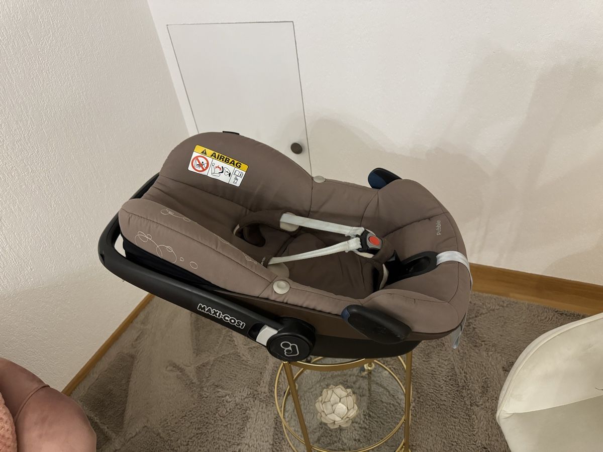 Maxi-Cosi Seggiolini per auto: Maxi-Cosi Pebble Babyschale mit Zubehör – Usato da Niederurnen venduto da 8867 2