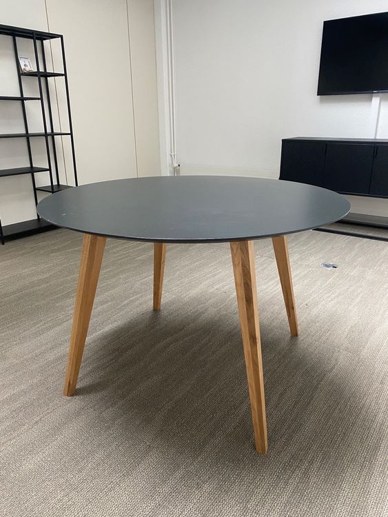 Runder schwarzer Tisch von Home24 zu verkaufen Kaufen auf Ricardo