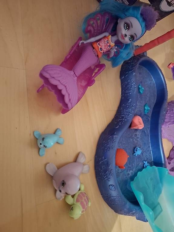 Jouets: Wasserwelt Enchantimals Barbies – D'occasion à Utzenstorf par MvHagen 3