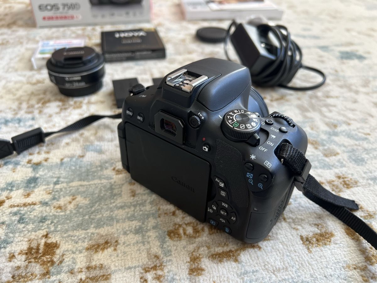 Canon Fotocamera: Canon 750D  – Usato da Zug venduto da Pewdiepie 5
