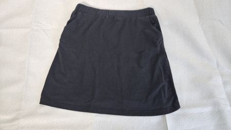 Jupe noire simple, taille 36, idéale pour l'été!