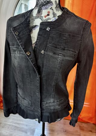 LIU JO Designer Jeansjacke Gr.M, mit elegantem Plissee