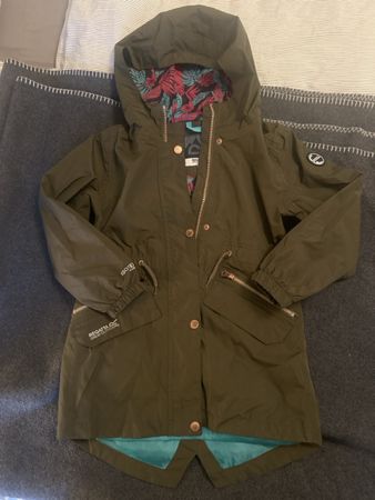 Regatta Regenjacke Gr. 116 Oliv - Ideal für den Übergang