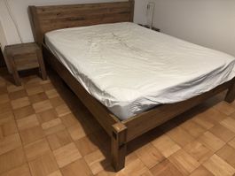 Doppelbett 160x200 inkl. 2 Lattenroste & 2 Nachttische