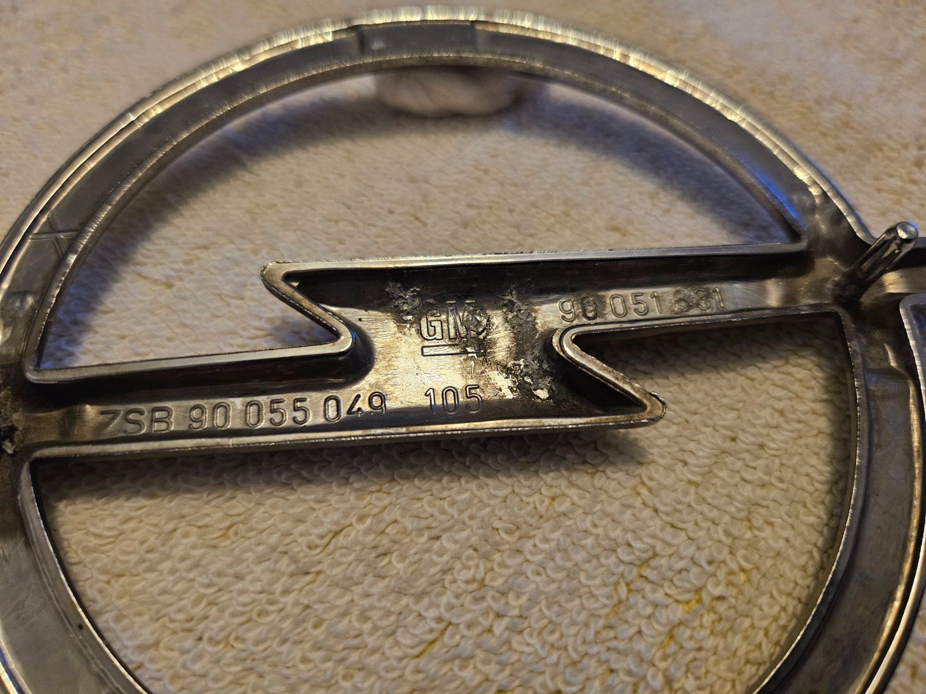 Opel Tutti pezzi di ricambio auto: Opel Blitz Emblem – Usato da Oeschgen venduto da Runningfree666 1