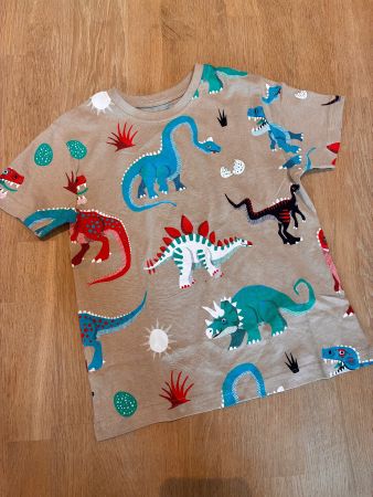 Schönes Tshirt Gr. 116, Neu
