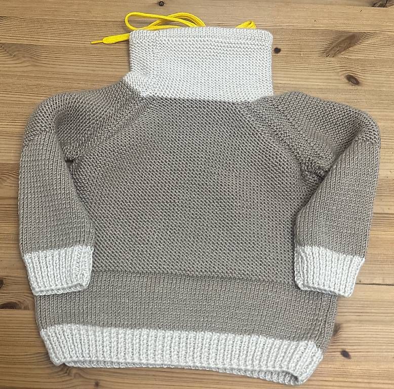 Pulls et sweat-shirts:  Handgestrickter Kinder-Pullover mit hohem Kragen – Neuf avec emballage d'origine à Wollerau par ALPERA 1