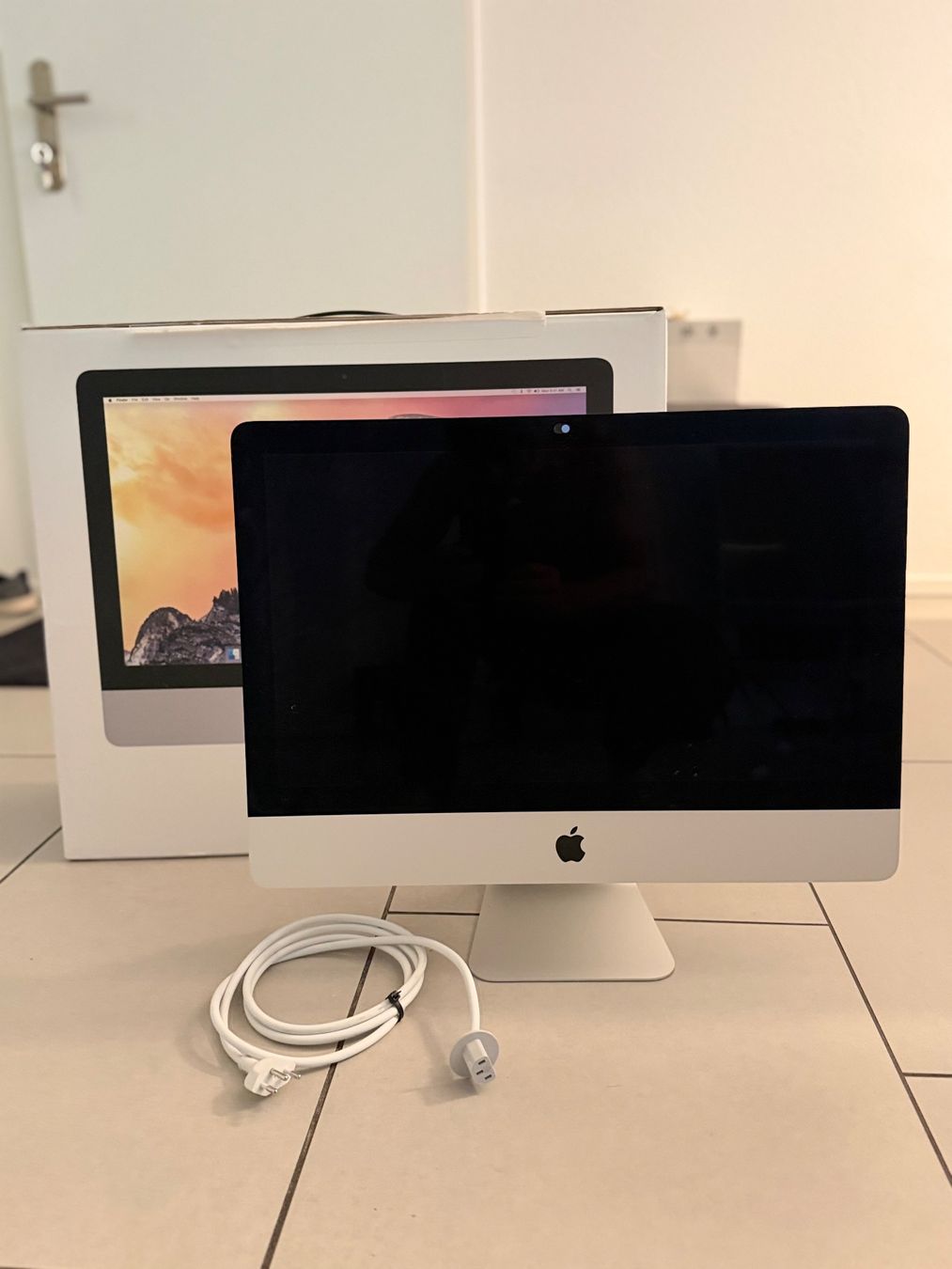 Apple PC: IMac 21.5 – Usato da Zürich venduto da urspra