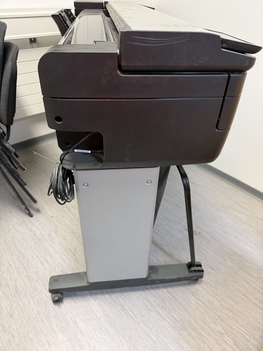 Hewlett Packard Stampanti: HP DesignJet T830 MFP Grossformatdrucker gebraucht – Usato da Oberwil-Lieli venduto da Fcz1991 4
