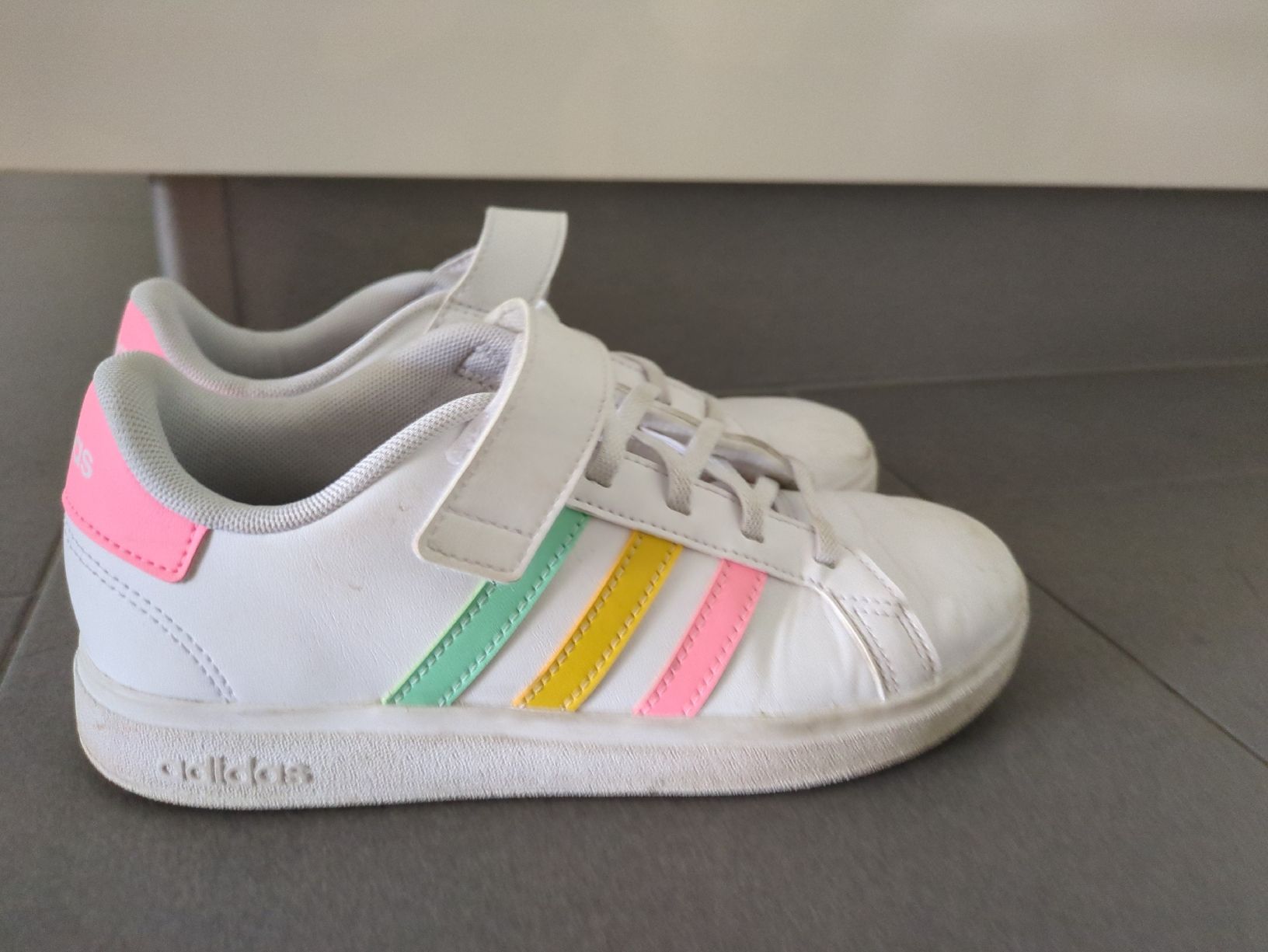 Adidas Chaussures hommes: adidas 35 – D'occasion à Ittigen par Flopom