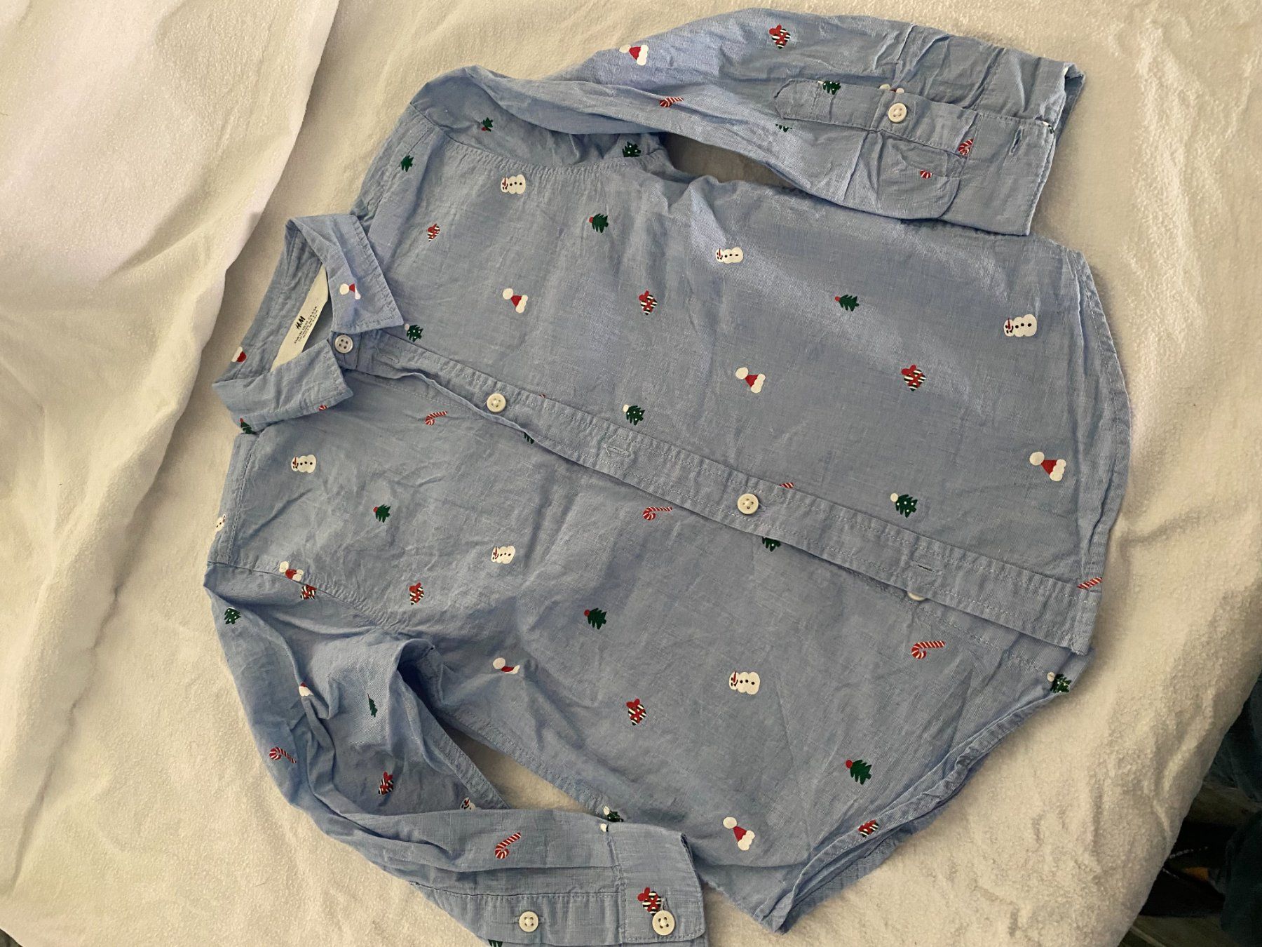 H&M Camicie, T-shirt & Polo: Knabenhemd mit Weihnachtsprint Grösse 98 – Usato da Allenwinden venduto da Obalu