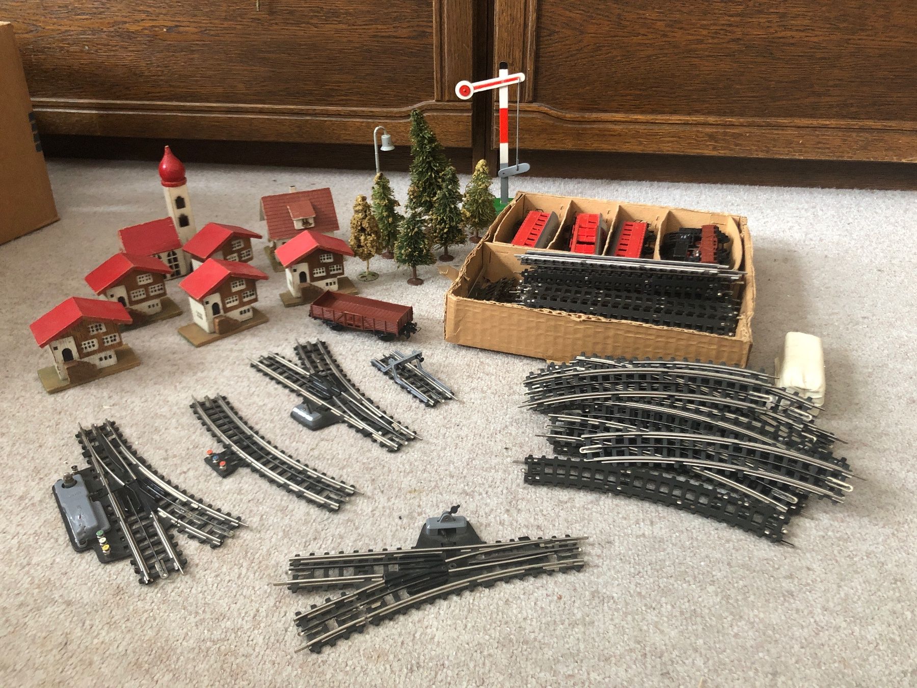 Trix Trains électriques: modelleisenbahnset mit dorf – D'occasion à Basel par dept