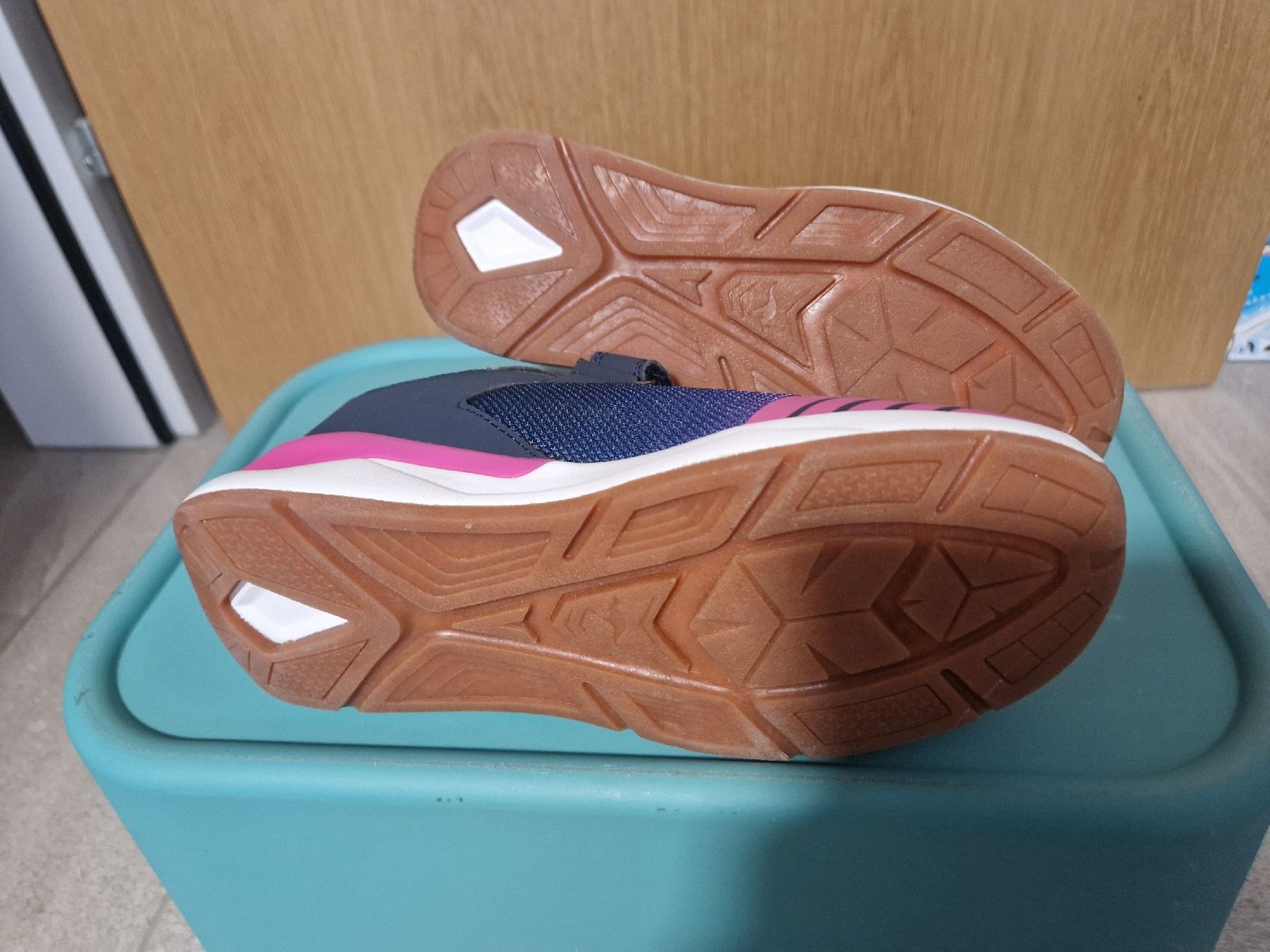 Scarpe per ragazze: Hallenturnschuhe Grösse 33 – Usato da Münchwilen TG venduto da schnatterinchen116 1