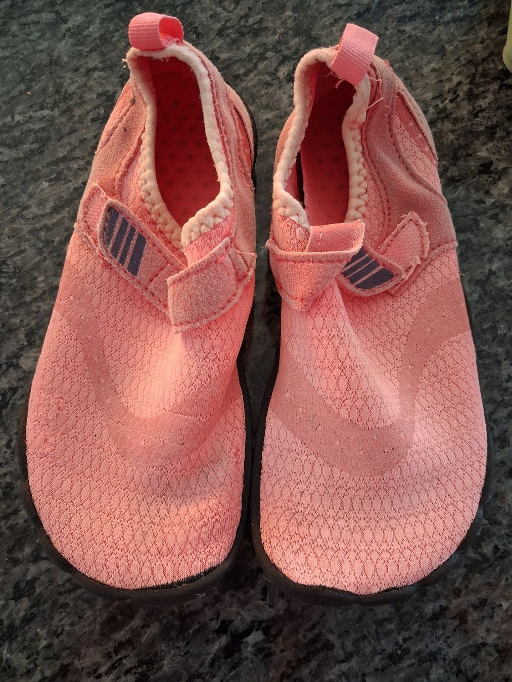Chaussures garçon: Wasserschuhe Rosa Grösse 32 gebraucht – D'occasion à Weiach par Musikmaengu