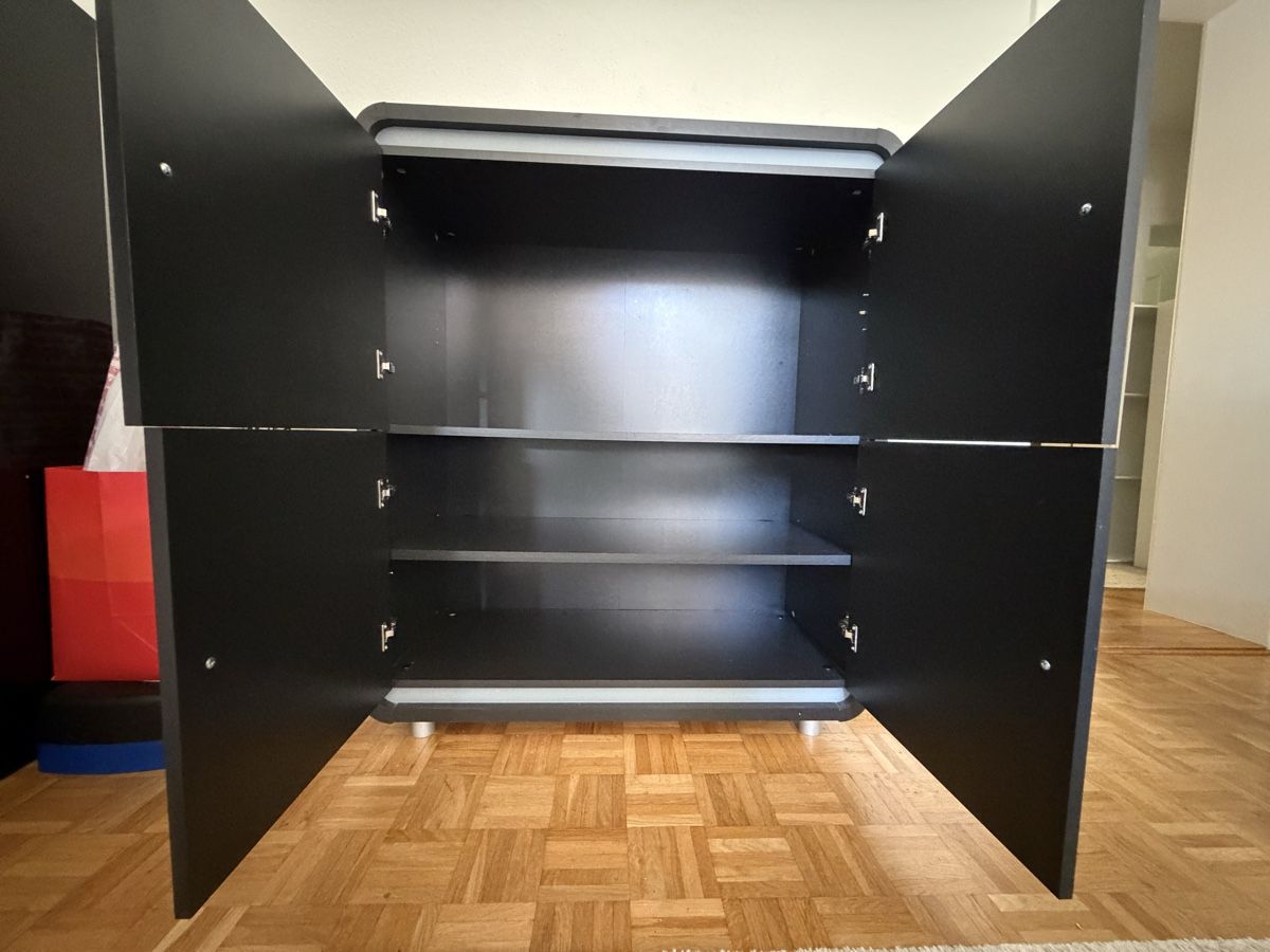 Ikea Schränke: Schrank H: 113cm B: 95cm T: 42cm – Gebraucht aus Zürich von Nikita.- 2