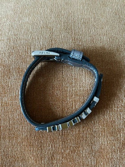 Prada Bracelets: PRADA Lederarmband platinfarben – Neuf (Voir description) à Zürich par Viel_Freude_8 8