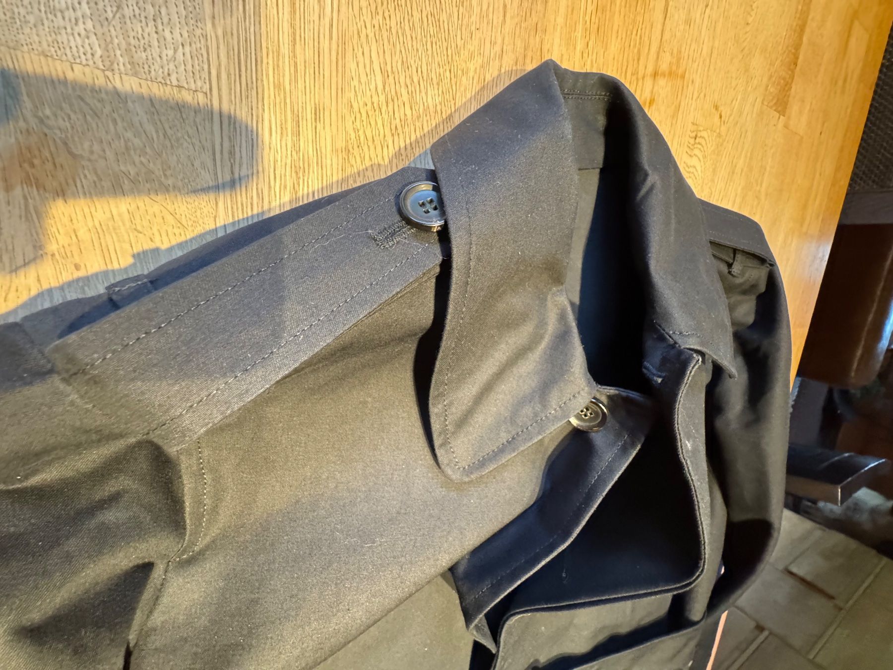 Bally Cappotti: Bally Classic Wool-Blend Trench Coat – Usato da Grund b. Gstaad venduto da ReLuxe 7