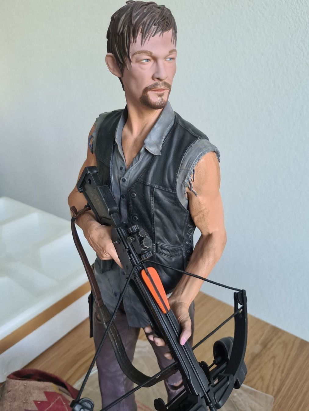 Gentle Giant Statuette: The Walking Dead Daryl Dixon 1/4 Limité – Nuovo e nell'imballaggio originale da Broc venduto da jcr_5cqy 5
