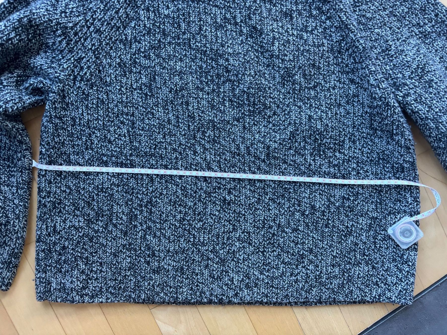 H&M Maglioni & Felpe: Kurzer moderner Wollpullover Oversize zweifarbig – Usato da St. Gallen venduto da always-a-good-buy 7