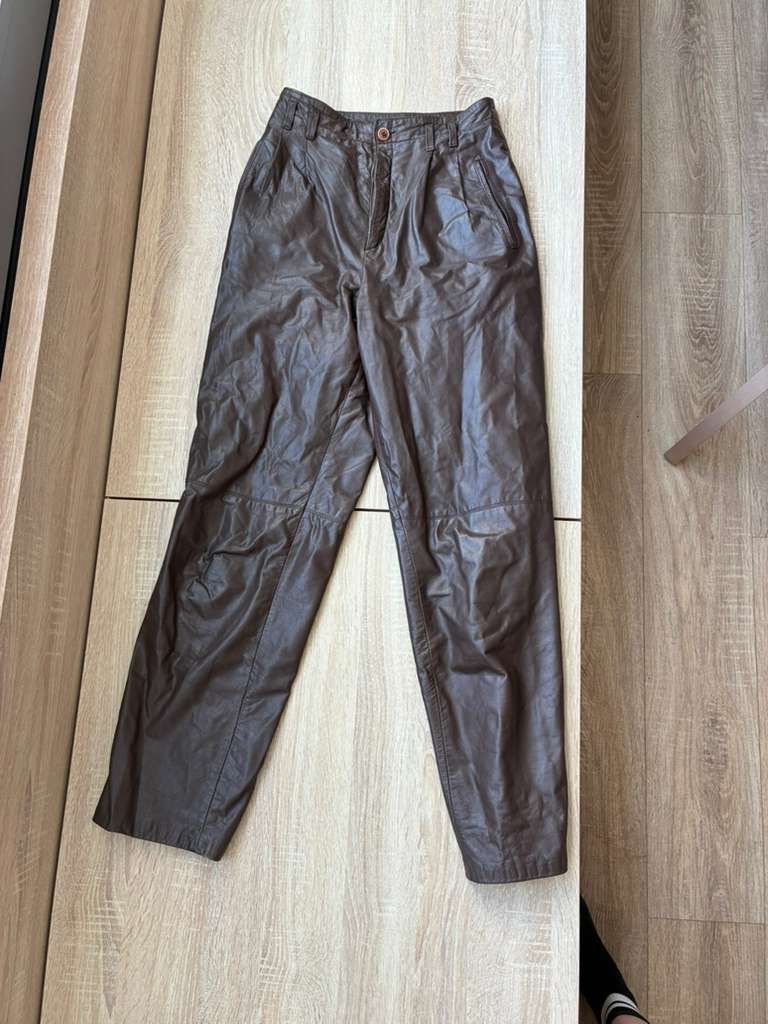 Pantaloni: Vintage leather pants, size W36. – Usato da Genève venduto da kir_g5wt