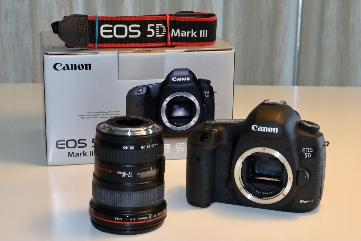 Canon Fotocamera: Canon EOS 5D Mark III Camera Bundle with Flash – Usato da Zug venduto da mhannesb 7