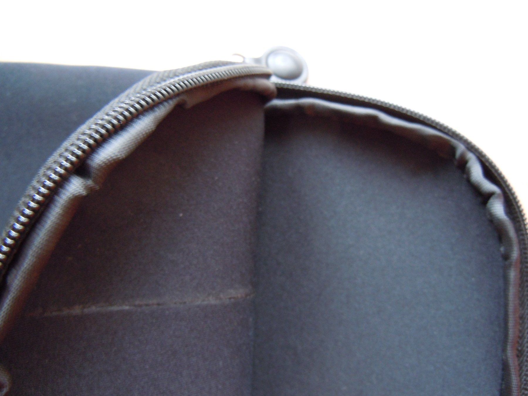 Covers & Borse: Laptop Hülle Neopren schwarz – Usato da Luzern venduto da Baumli1 8