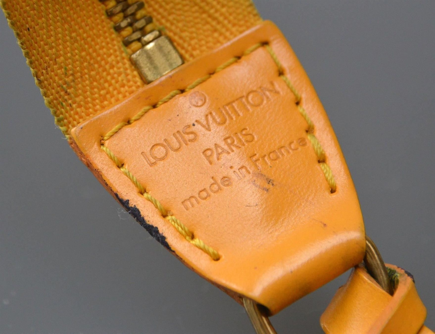 Louis Vuitton Borse da donna: Pochette Louis Vuitton Epi – Usato da Collonges venduto da Auganien 6