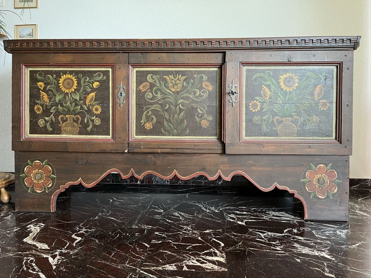 Credenze: Antiker Bauernschrank mit Blumenmalerei – Usato da Meggen venduto da Ricardofrank 5