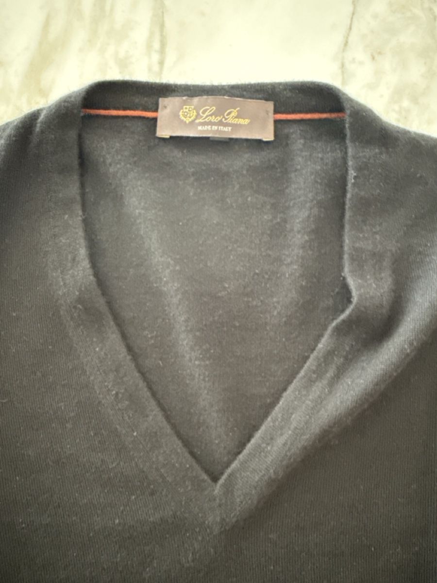 Loro Piana Maglioni & Felpe: Loro Piana Black V neck 54 – Nuovo (secondo la descrizione) da Bissone venduto da luxuryitems 2