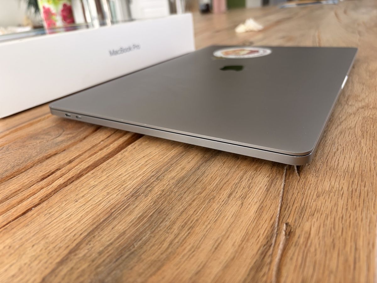 Apple Notebooks: MacBook Pro 16“, Space Gray, 16 GB RAM – Gebraucht aus Vogelsang AG von hannahlea 5