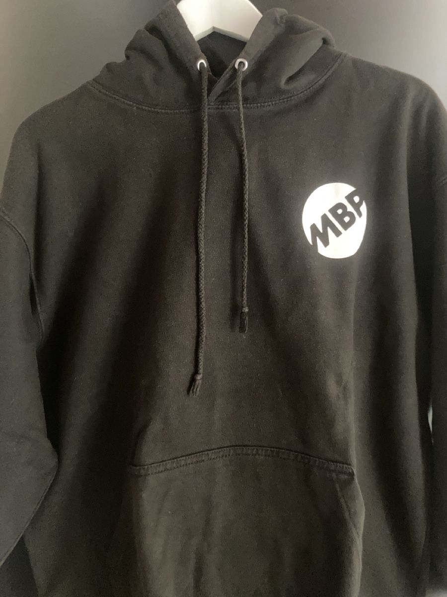 Maglioni & Felpe: Sweat à capuche noir MBP taille M – Usato da Uvrier venduto da SzymonClivaz