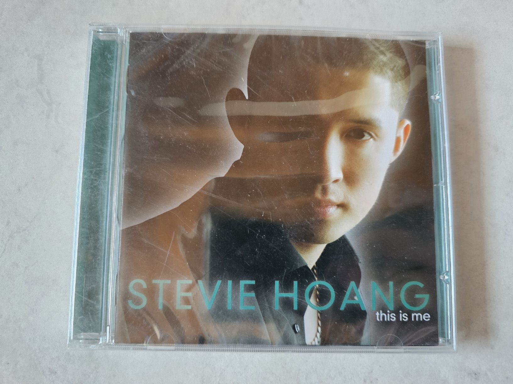 CD: Stevie Hoang  -  This Is Me  /  Fabrikneu – Nuovo e nell'imballaggio originale da Schneisingen venduto da backstore24