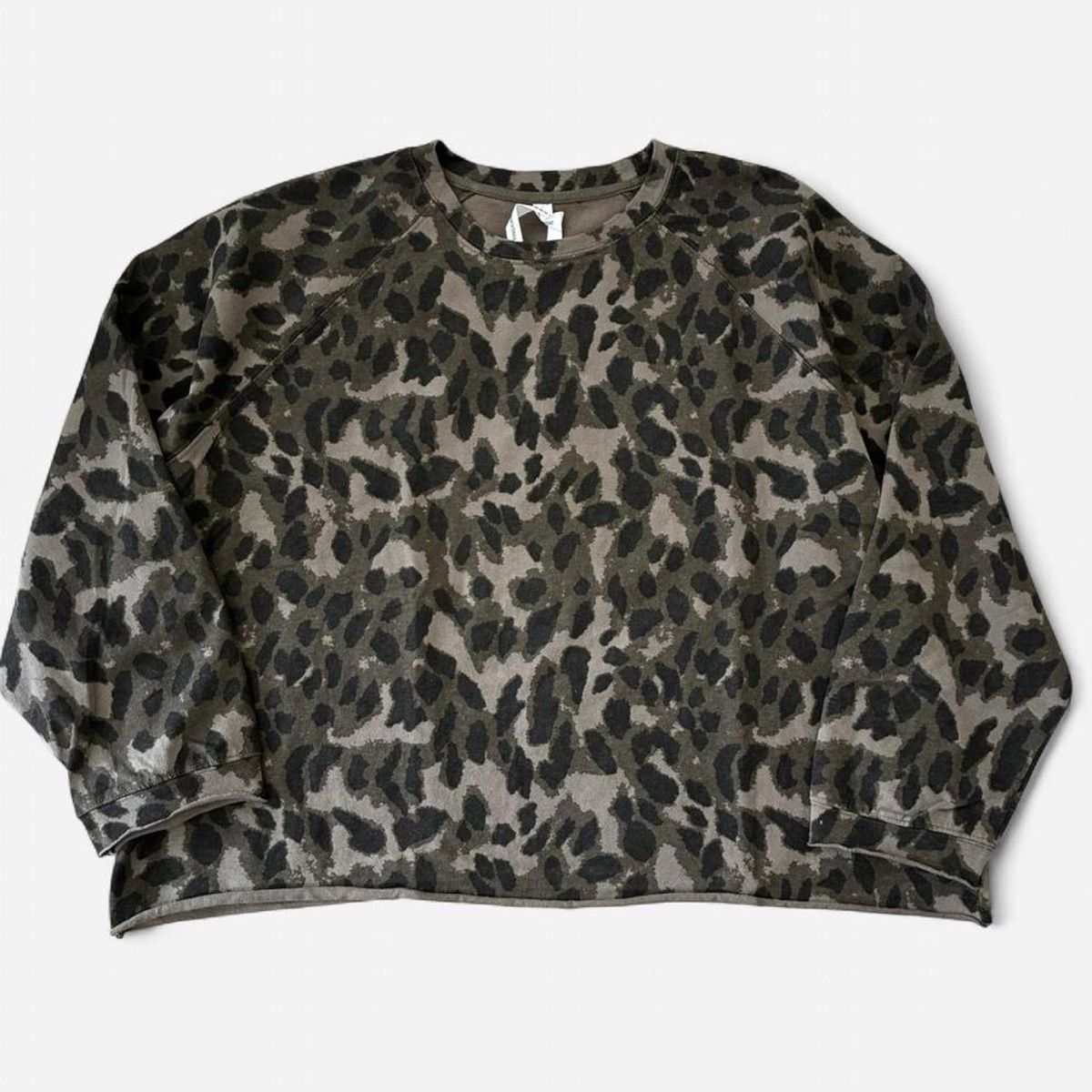 Tops: muted leopard print long sleeve top – Neu (gemäss Beschreibung) aus Zürich von h_studio_edit