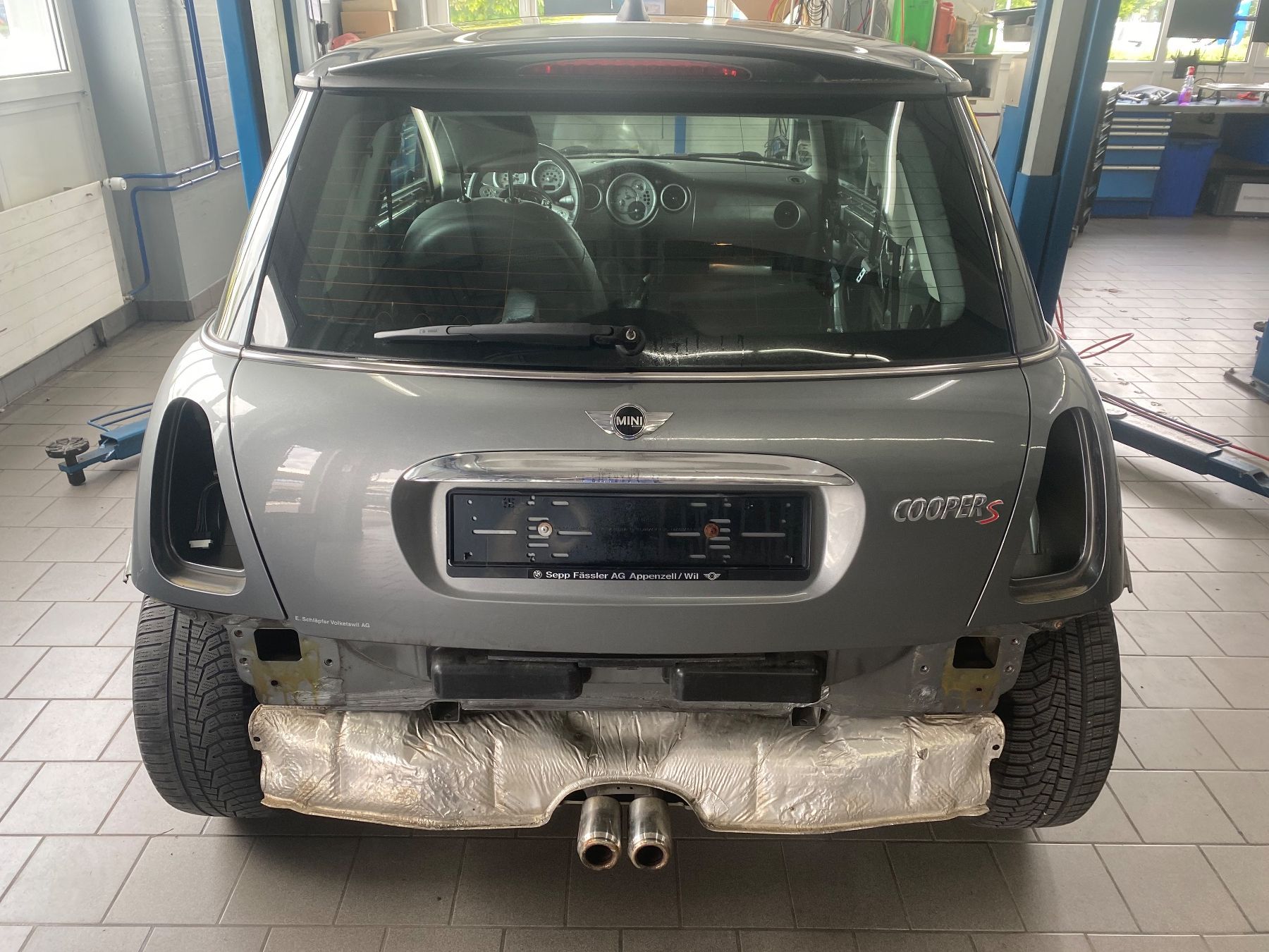 Mini Tutti pezzi di ricambio auto: Heckklappe  grau met – Usato da Frasnacht venduto da Viste0