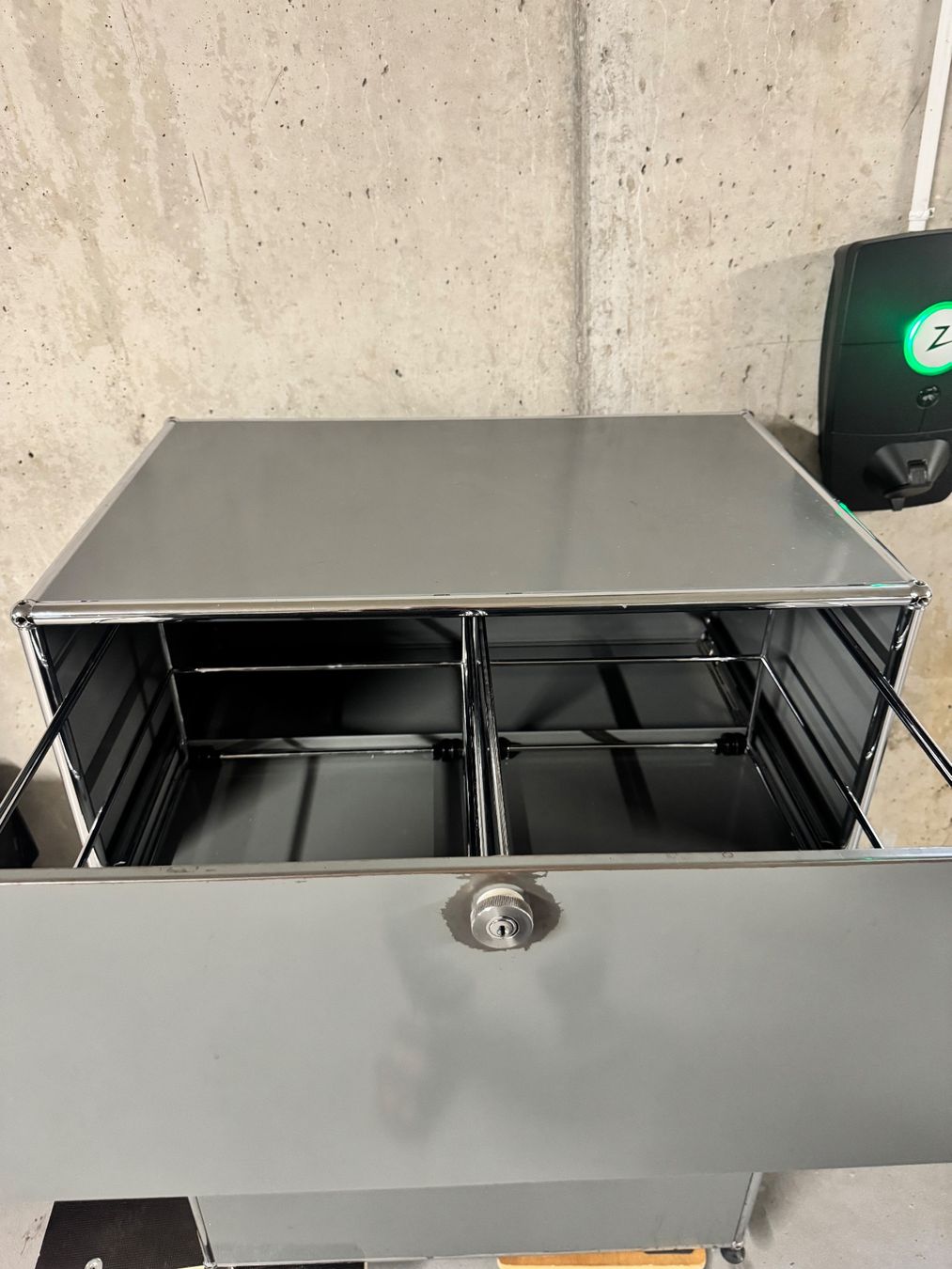USM Kommoden: USM Haller Sideboard mit 3 Schubladen grau gebraucht – Gebraucht aus Tuggen von -SB- 1