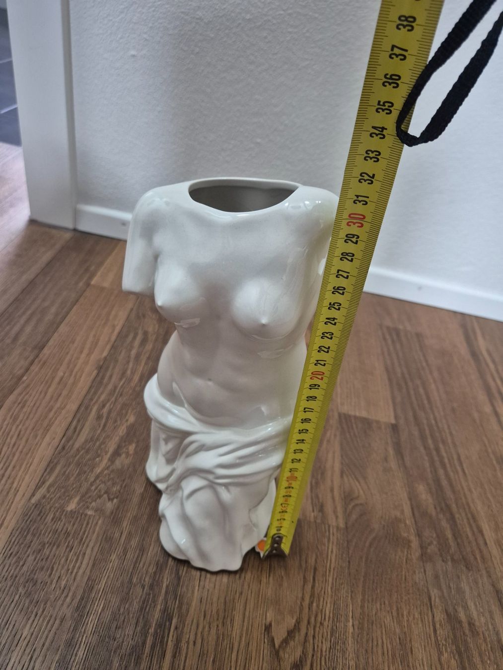 Vase & Récipients: White female torso vase – D'occasion à Zürich par monadiederich 2