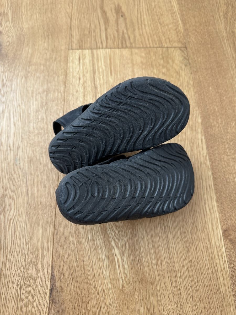 Nike Scarpe per ragazzi: Kinder Nike Wassersportschuh, Gr. 25 – Usato da Interlaken venduto da fbnscl 4