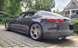 Porsche Panamera 4S 