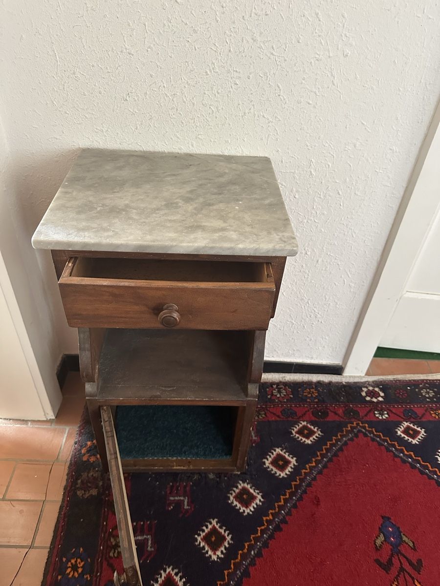 Tables de nuit: Schränkli antik  – D'occasion à Bern par Penda1 1