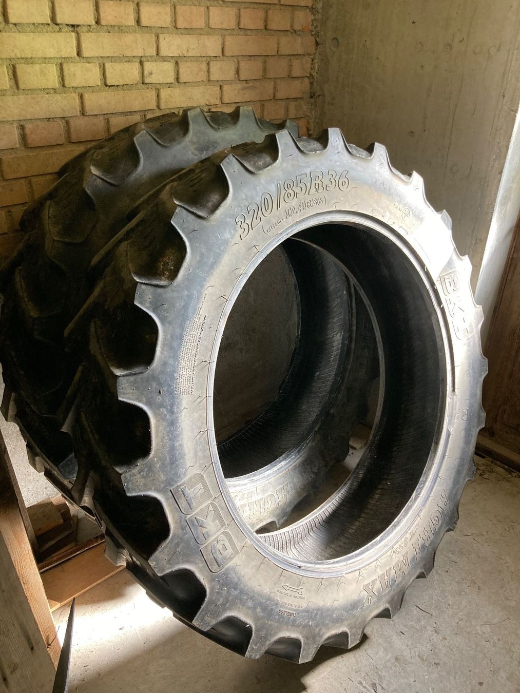 Pneumatici & Ruote complete: Traktoren Pneu 320/85 R36 – Usato da Schüpfheim venduto da mech-shop