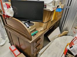 Altes antikes Schreibtischmöbel mit Schubladen