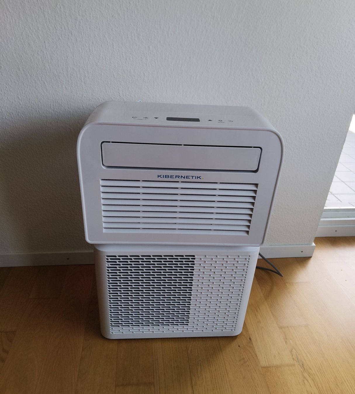 Kibernetik Condizionatori: Kibernetik Split Klima (5000 BTU / 30m2) – Usato da Gossau SG venduto da erieben