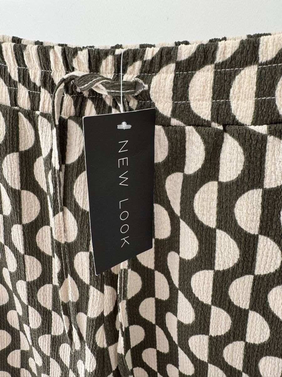 New Look Hosen: New Look new pants with geometric print  – Neu und originalverpackt aus Zürich von di_archive 1
