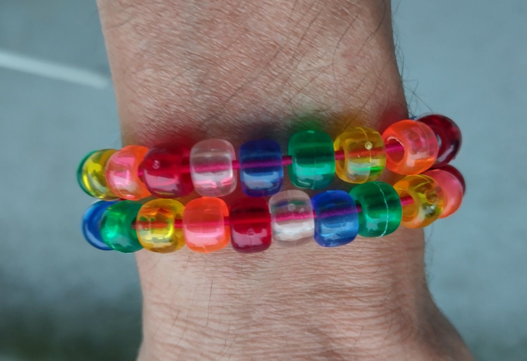 Bracciali & Braccialetti: Handgemachtes Regenbogen Perlen-Armband – Nuovo (secondo la descrizione) da Jona venduto da Argus36 4