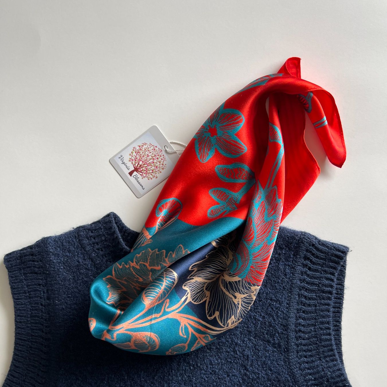 Foulard & Sciarpe: New 53cm Silk Scarf, Red Capri Floral 100% Silk Scarf – Nuovo e nell'imballaggio originale da Baar venduto da virginiablossoms 3