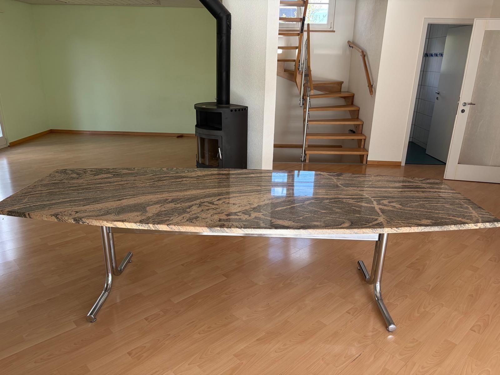 Tavoli: Esszimmertisch – Usato da Sarnen venduto da Misha3 3