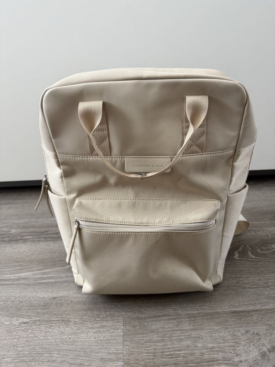 Kapten & Son Sacs à dos: Kapten & Son Bergen Rucksack Sand – D'occasion à Frauenfeld par sharonhabrik