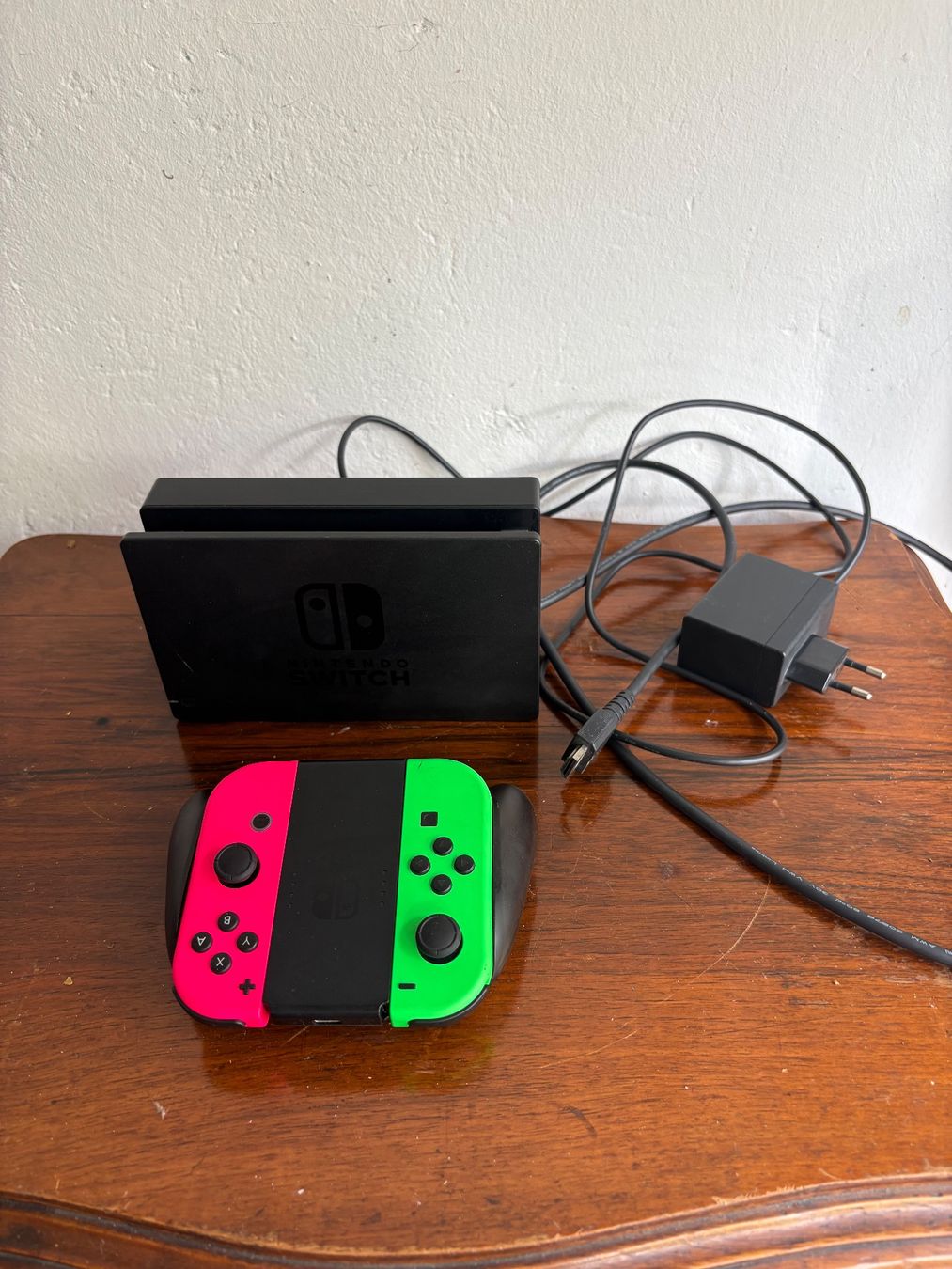 Dockingstation: Nintendo Switch Konsole Set inkl. Docking-Station & Joy-Cons – Gebraucht aus Basel von kia_wlc2
