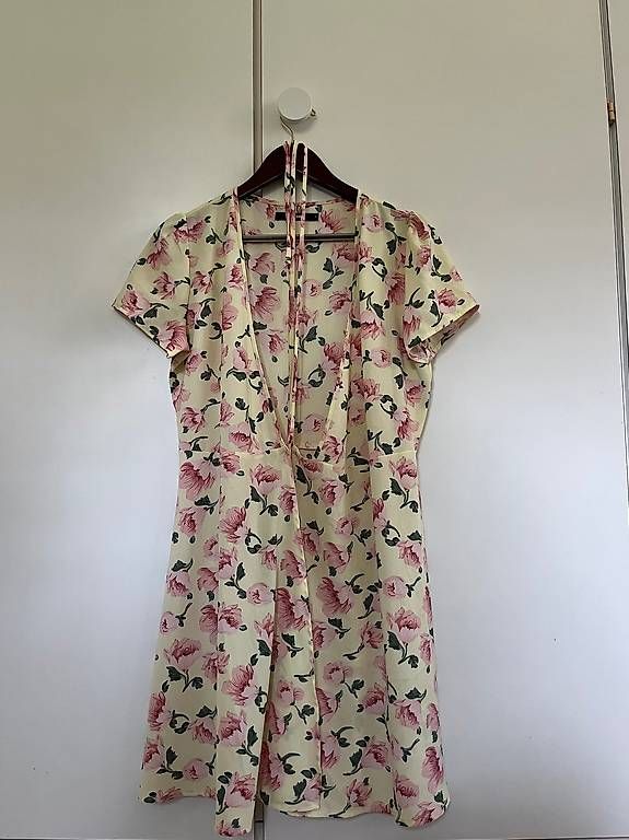 Kleider: GEBLÜMTES WICKELKLEID – Gebraucht aus Maur von tab_z9rh 1