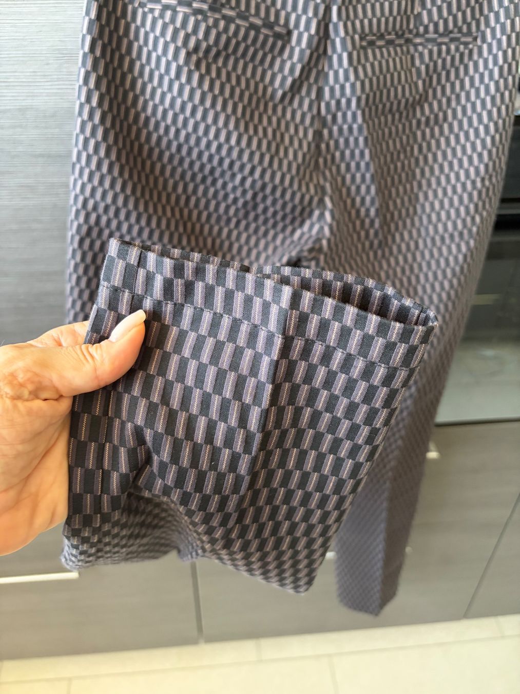 Hugo Boss Pantaloni: HUGO BOSS Hose Gr. 36 Jacquard Muster Anthrazit Rosé – Nuovo (secondo la descrizione) da Wallisellen venduto da Lan_82sz 5